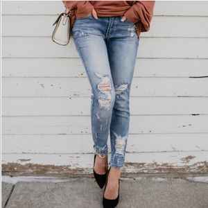 🚫SOLD | Personal item | River Distressed Skinny